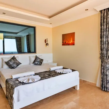 6 Bedroom With Seaviews - 5 Min Drive To The Town Villa *