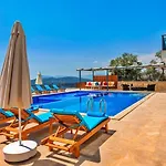 6 Bedroom With Seaviews - 5 Min Drive To The Town Villa *