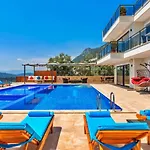 6 Bedroom With Seaviews - 5 Min Drive To The Town