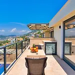 6 Bedroom With Seaviews - 5 Min Drive To The Town