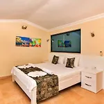 6 Bedroom With Seaviews - 5 Min Drive To The Town Villa