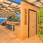 6 Bedroom With Seaviews - 5 Min Drive To The Town Villa *