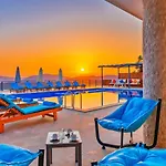 6 Bedroom With Seaviews - 5 Min Drive To The Town