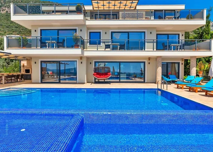 6 Bedroom With Seaviews - 5 Min Drive To The Town