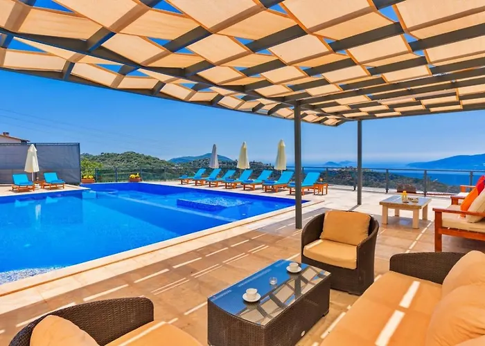 6 Bedroom With Seaviews - 5 Min Drive To The Town *