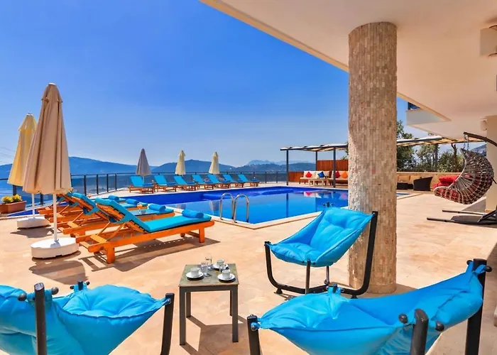 6 Bedroom With Seaviews - 5 Min Drive To The Town