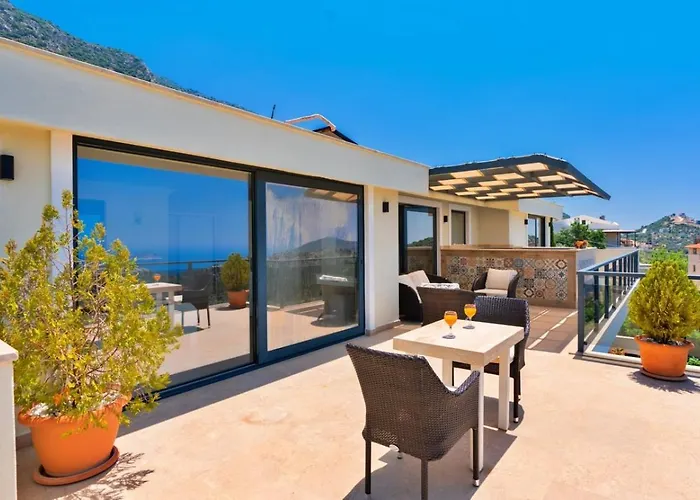 6 Bedroom With Seaviews - 5 Min Drive To The Town