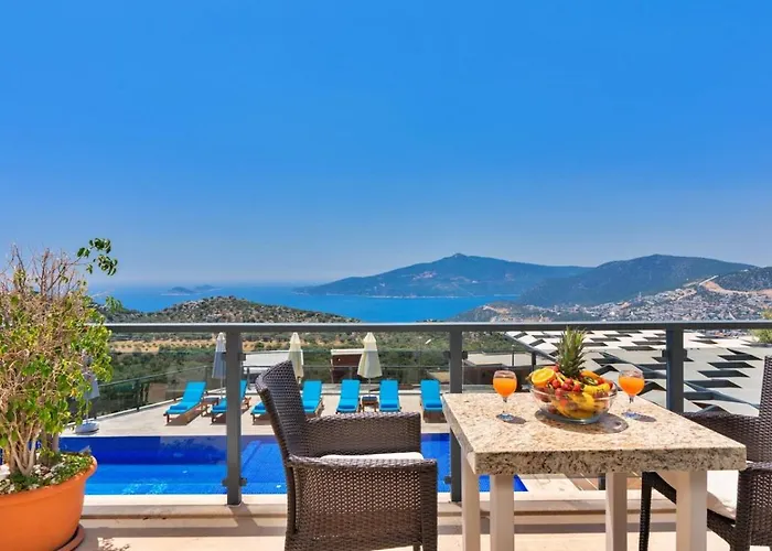 6 Bedroom With Seaviews - 5 Min Drive To The Town