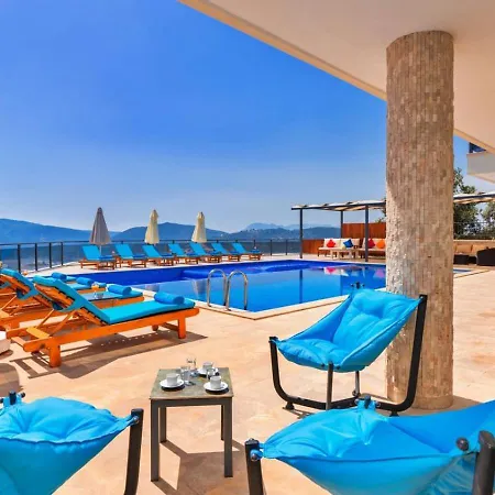 6 Bedroom With Seaviews - 5 Min Drive To The Town